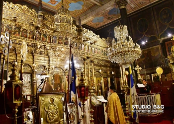 Η τέταρτη  στάση των χαιρετισμών στην Υπεραγία Θεοτόκο  τελέσθηκε στον  Ιερό Ναό Γενσεσίου της Θεοτόκου (Παναγία) στο παλαιό Ναύπλιο, κεκλεισμένων των θυρών λόγω των έκτακτων μέτρων για την αποτροπή διάδοσης του κορονοϊού , Παρασκευή 27 Μαρτίου 2020. Η ακολουθία των χαιρετισμών τελέσθηκε από τον εφημέριο του ναού π. Διονύσιο Ταμπάκη.  O ναός της Παναγίας, αφιερωμένος στο Γενέσιο της Θεοτόκου, είναι από τους παλαιότερους και ομορφότερους ναούς της πόλης του Ναυπλίου. O αρχικός ναός  χρονολογείται στον 15ο αιώνα, στα χρόνια της Πρώτης Eνετοκρατίας. Γύρω στο 1700, στα χρόνια της Δεύτερης Eνετοκρατίας, η εκκλησία πήρε τη σημερινή της μορφή, στον τύπο της τρίκλιτης βασιλικής. Εσωτερικά διαθέτει ωραίο ξυλόγλυπτο τέμπλο, επτανησιακής τεχνοτροπίας, φιλοτεχνημένο τον 19ο αιώνα. Παρόμοιας τεχνοτροπίας είναι και ο άμβωνας και ο επισκοπικός θρόνος της εκκλησίας.