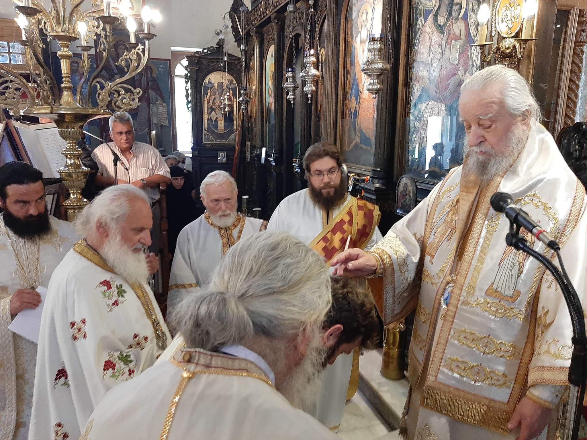 Kύμη: Χειροτονία Πρεσβυτέρου από τον Καρυστίας Σεραφείμ