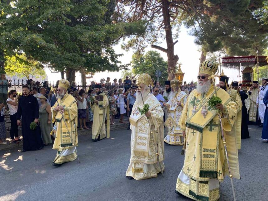 Η Κέρκυρα υποκλίθηκε στον ΑΓΙΟ ΣΠΥΡΙΔΩΝΑ - Λιτανεία με το Σκήνωμα του με χιλιάδες λαού στον λαμπρό εορτασμό