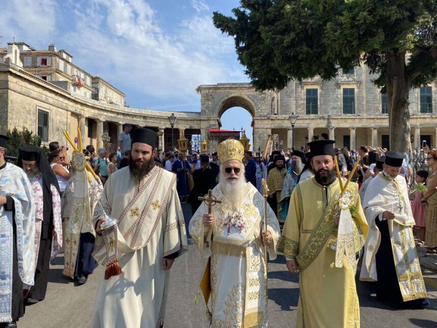 Η Κέρκυρα υποκλίθηκε στον ΑΓΙΟ ΣΠΥΡΙΔΩΝΑ - Λιτανεία με το Σκήνωμα του με χιλιάδες λαού στον λαμπρό εορτασμό