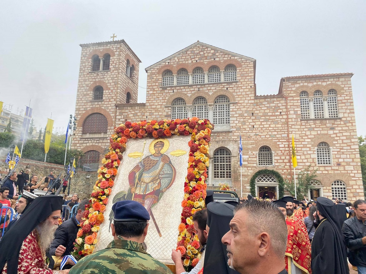 Θεσσαλονίκη: Πλήθος κόσμου στην λιτάνευση της Παναγίας Γεροντίσσης και των Ιερών Λειψάνων του Αγίου Δημητρίου