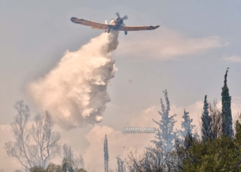 Πυρκαγιά ξέσπασε στην περιοχή Ακοβα Άργους πίσω από την πόλη ,στο σημείο επιχείρησαν επίγειες δυνάμεις από την Πυροσβεστική υπηρεσία Ναυπλίου και Άργους ,καθώς και εναέριες  δυνάμεις , Τετάρτη 23 Αυγούστου 2023.